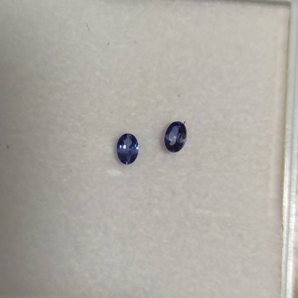 ベニトアイト　0.097ct 0.098ct ２個