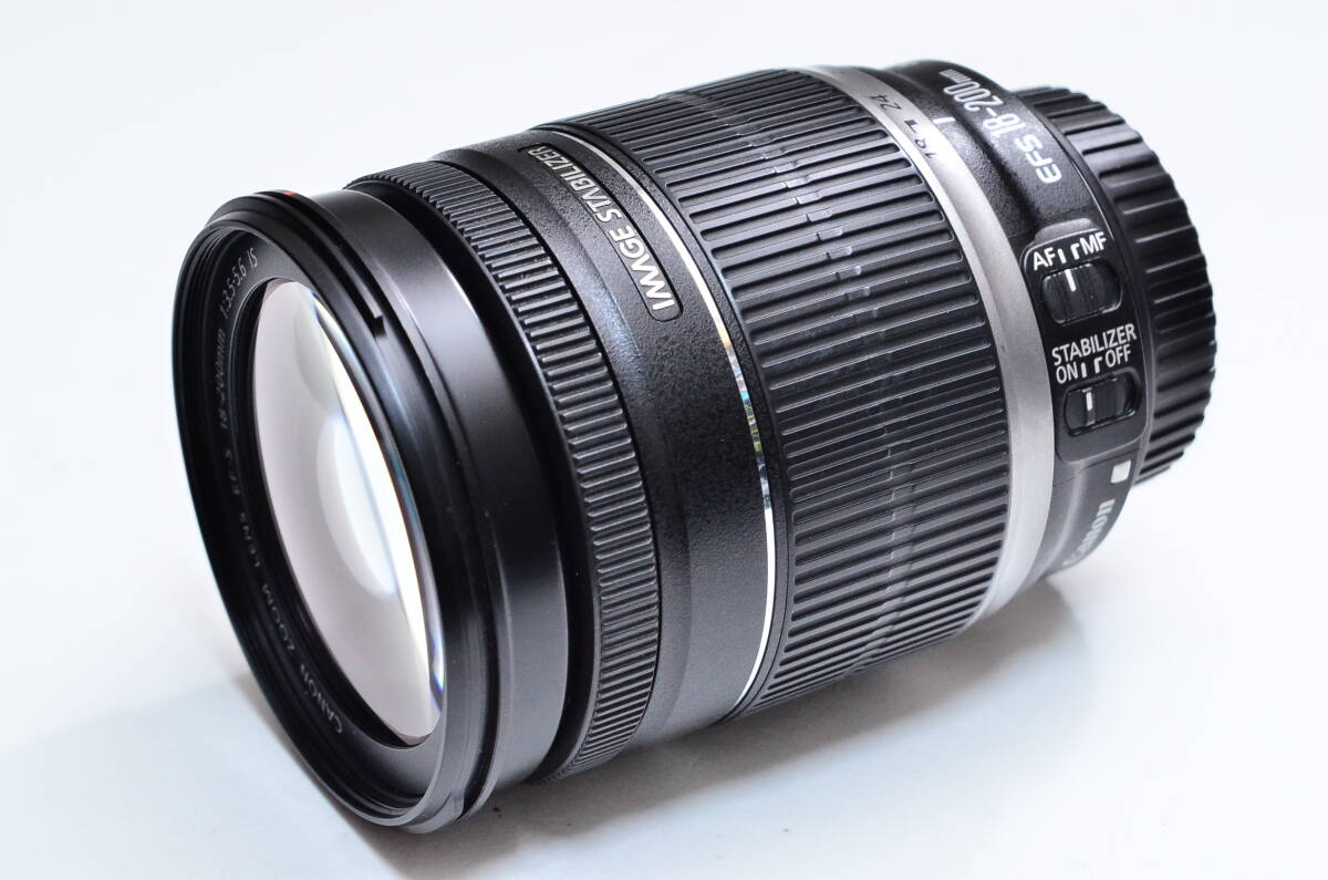 Canon EF-S 18-200mm F3.5-5.6 IS
