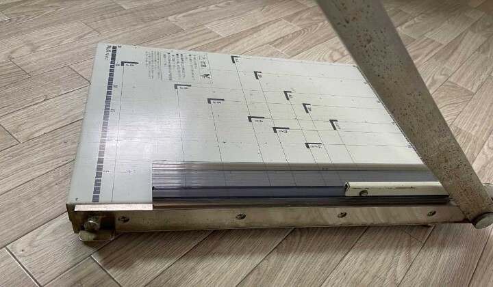ペーパーカッター 裁断機 PLUS プラス PK-012　事務 PPC用紙　送料2500円