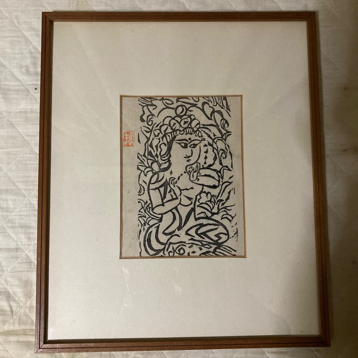 大正.昭和時代.真作.レトロな棟方志功の木版画です.棟方志功の刻印.落款が入って居ます.額装です.版画の横幅.約21.8cm.縦.約28cmです。