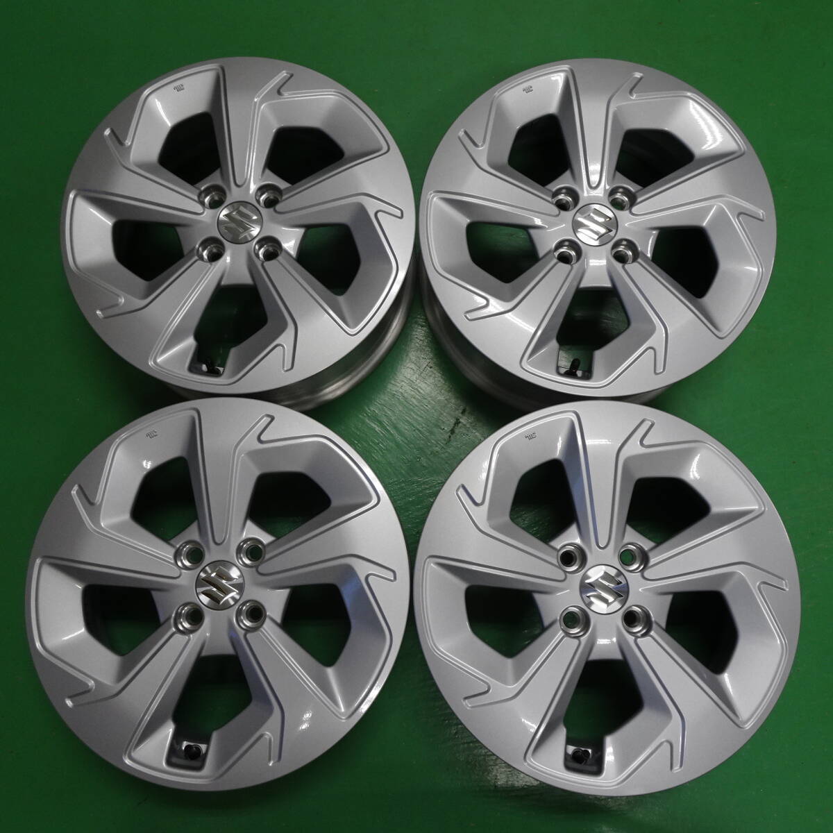 ★2024年7月納車・送料2600円～ 新車外し スズキ スイフト ハイブリッド MX 純正 16インチ アルミホイール 4本セット ENKEI 日本製