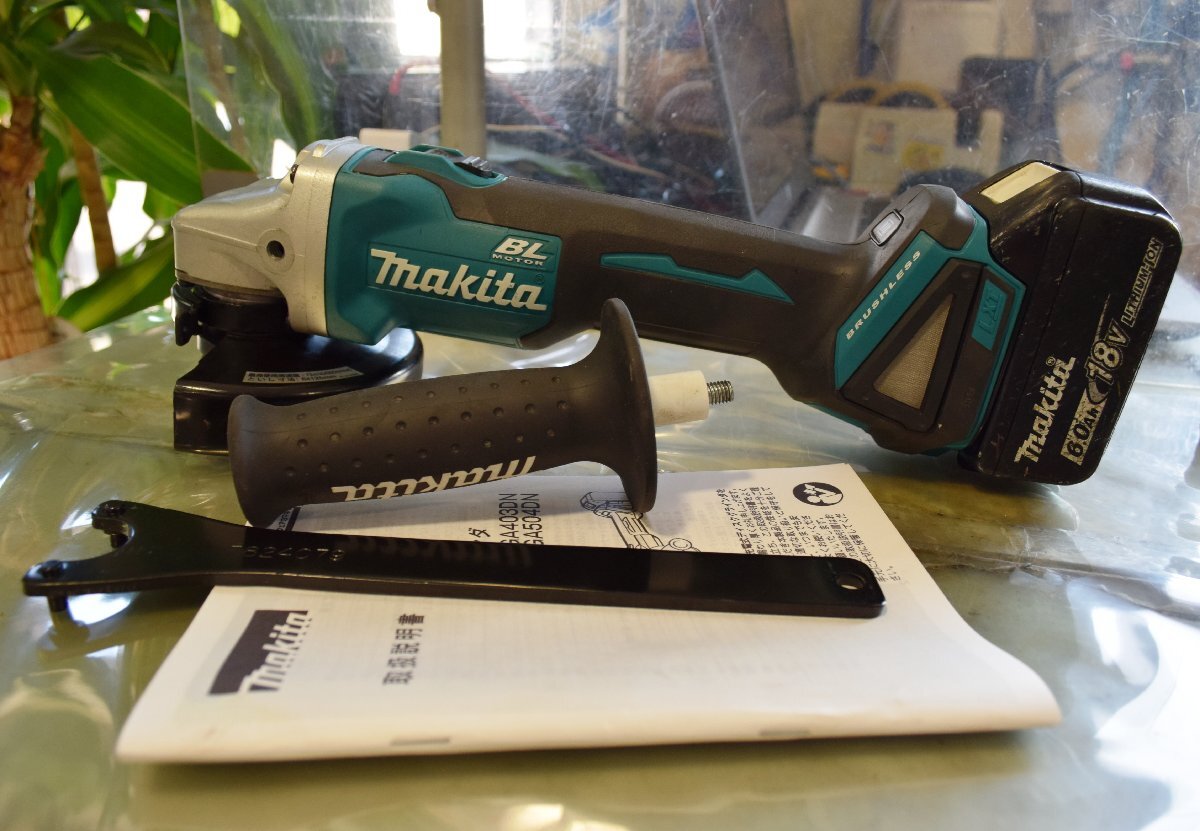 【makita マキタ】 125mm GA504DN(NN) 充電式ディスクグラインダー 中古品/ BL1860B(18V-6.0AH)/バッテリー）1本付