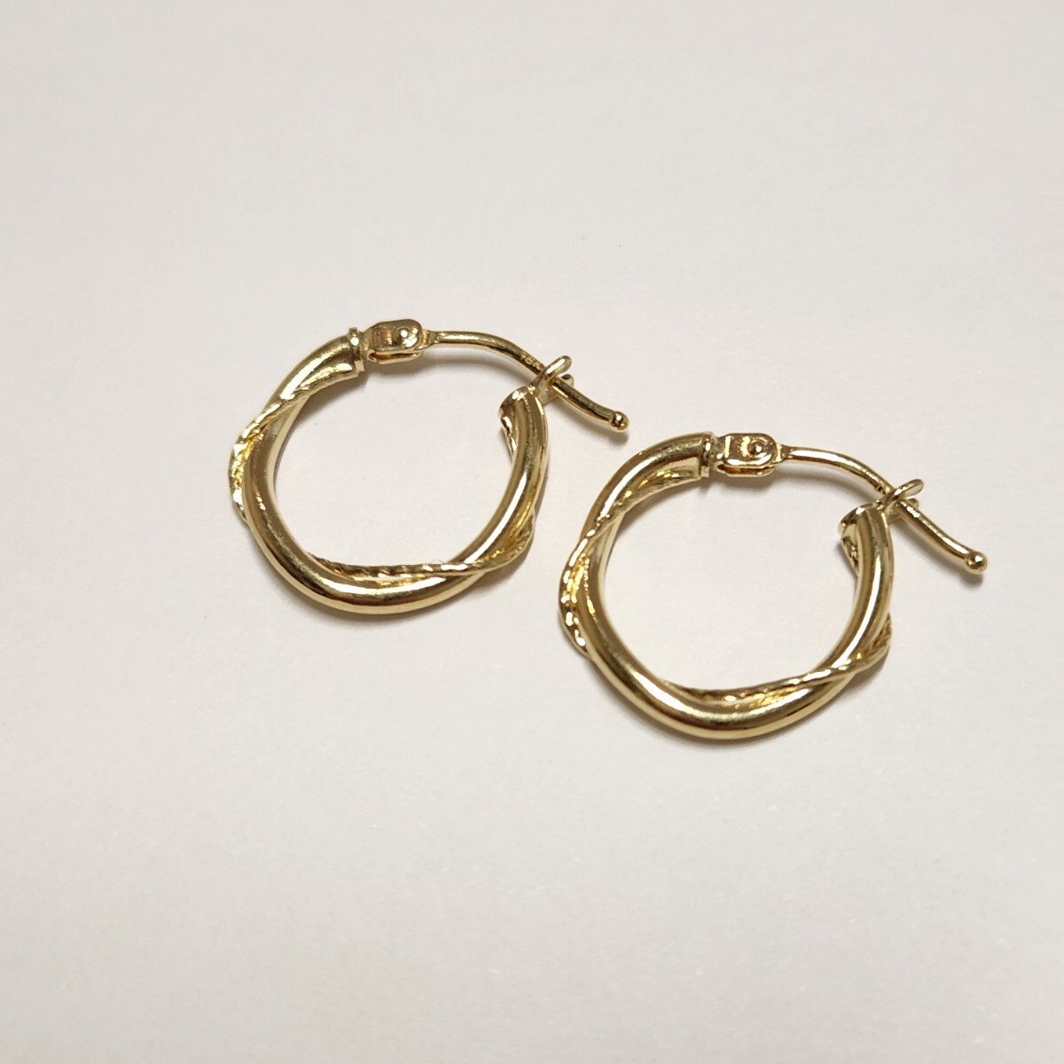 新品☆イタリー製K18 デザイン パイプフープピアス