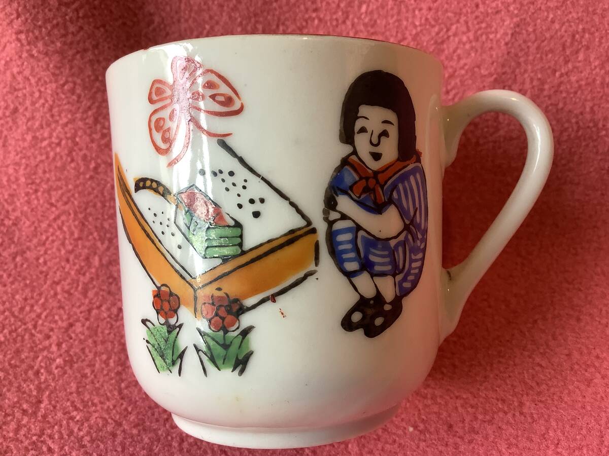 昭和レトロ　女の子の絵の小さなコーヒーカップ　高さ6センチ　ままごと　陶器製　