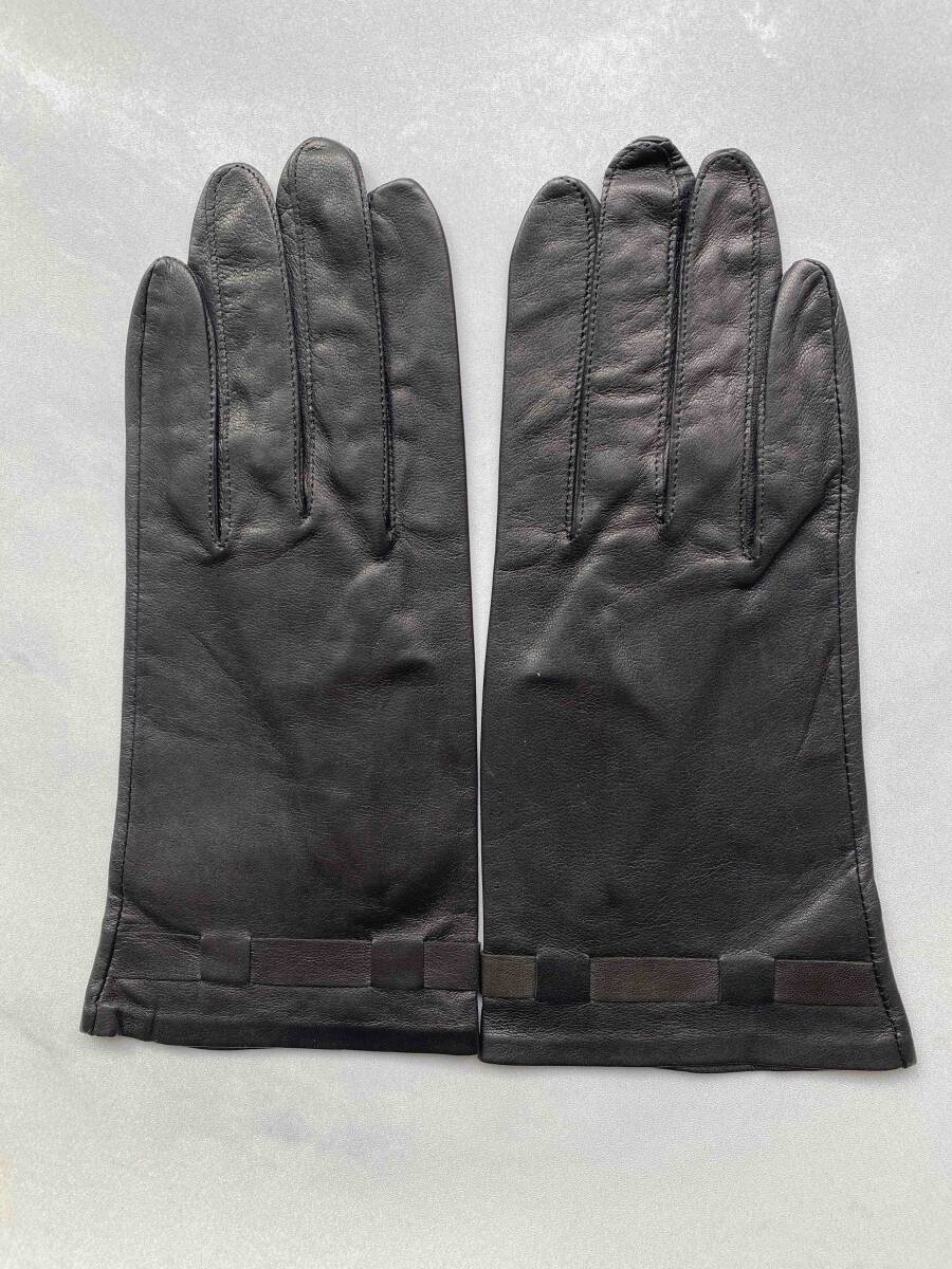 【美品】レディースサイズ　レザーグローブ　ブラック　黒革手袋　裏地無し