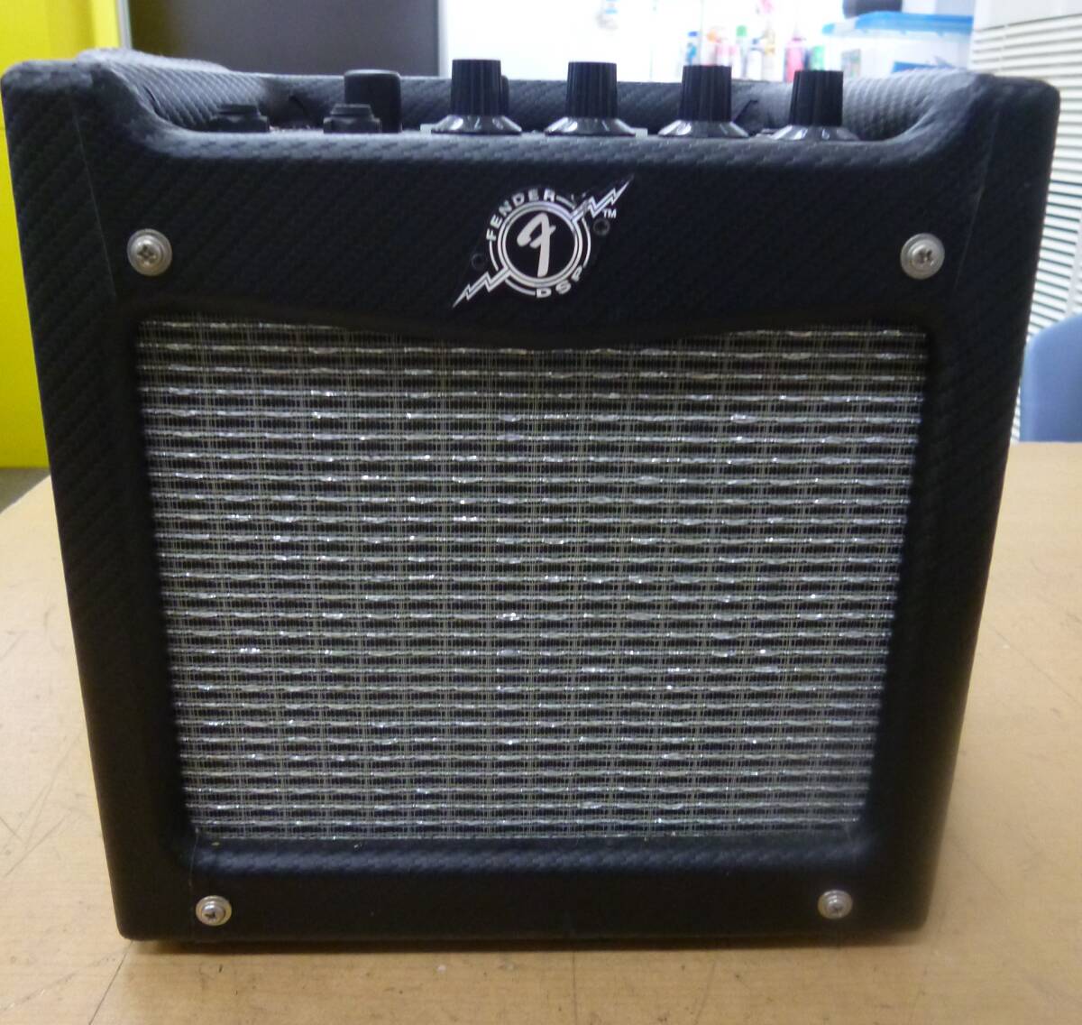 中古 Fender Mustang MINI FENDER フェンダー ギターアンプ [Q-79] 送料無料(北海道・沖縄・離島・佐川急便中継料金がかかる地域は除く)