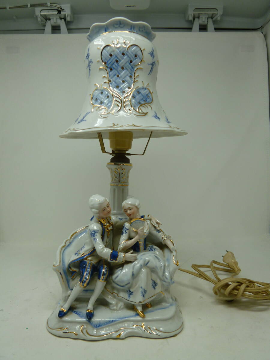 中古 ヤマハ陶芸 テーブルライトアンティーク風 陶器人形 貴族[O-173] 送料無料(北海道・沖縄・離島・佐川急便中継料金がかかる地域は除く)