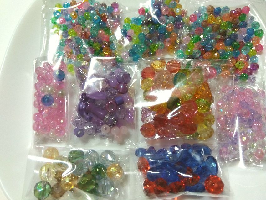 手芸用品か69■ラウンドカットオーロラミックス等アクリルビーズセット■カラフルキッズアクセサリーパーツハンドメイド資材