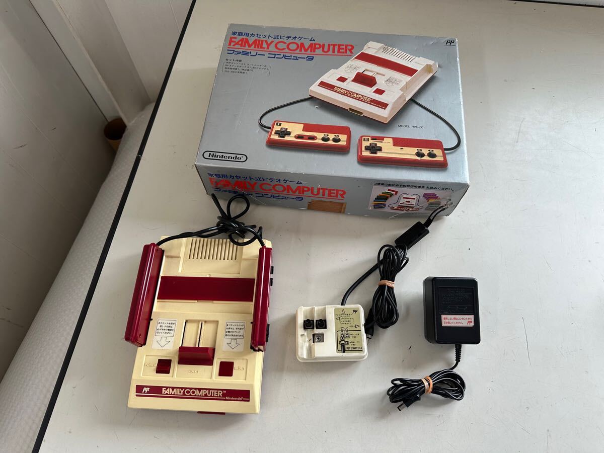 任天堂 ファミリーコンピュータ HVC-001 動作未確認　　10/16