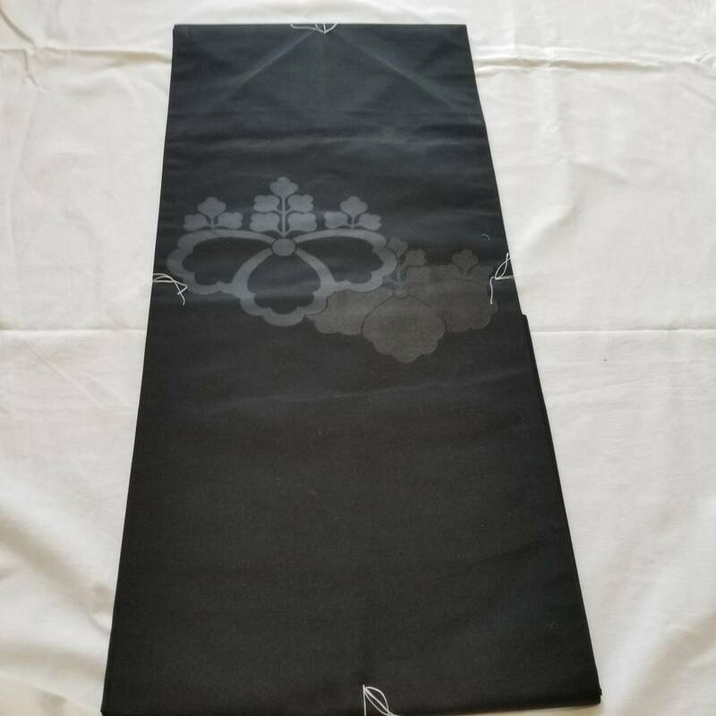 【桐徳】冬喪服帯*新品*美品｛正絹*黒*九寸名古屋帯｝*錦地*黒漆箔の五三の桐.紋*御太鼓柄*№4078