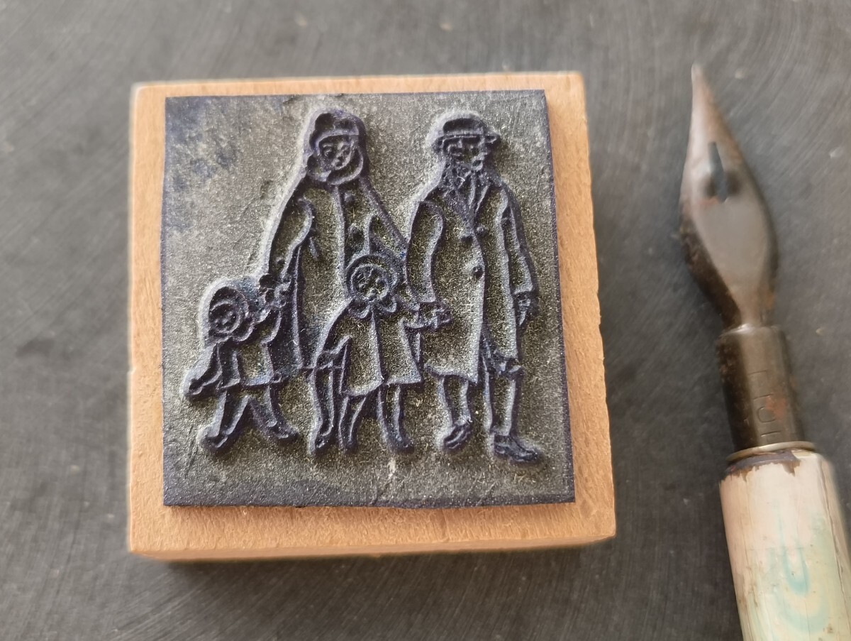 家族　季節　冬　厚着　コート　親子　ファミリー　フランス　アンティーク　子供　ナタン　スタンプ　ヴィンテージ　ハンコ　イラスト　仏