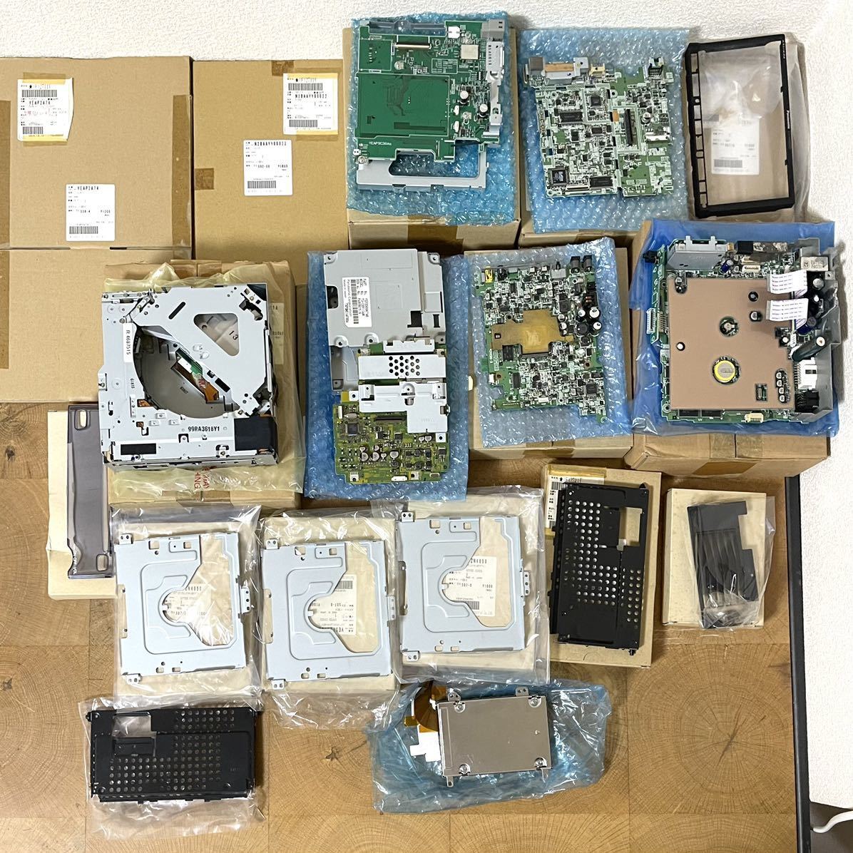 モ 未使用長期保管品 カー用品/カーオーディオ/パーツ Panasonic/パナソニック INDCHデッキ/エスカッション/基盤/スミカードなど19点