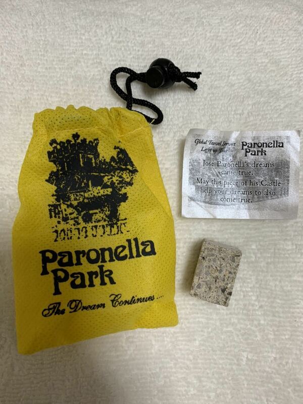 Paronella park パロネラパーク　石　オーストラリア