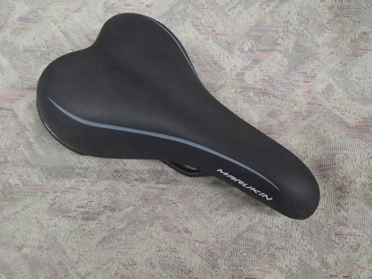 スポーツ風コンフォートタイプサドル サイドガード付き ブラック