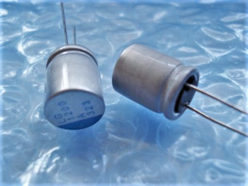 SB04　ニチコン 導電性高分子アルミ固体電解コンデンサ　LGシリーズ　105 °C　1200μF　10V　２個セット