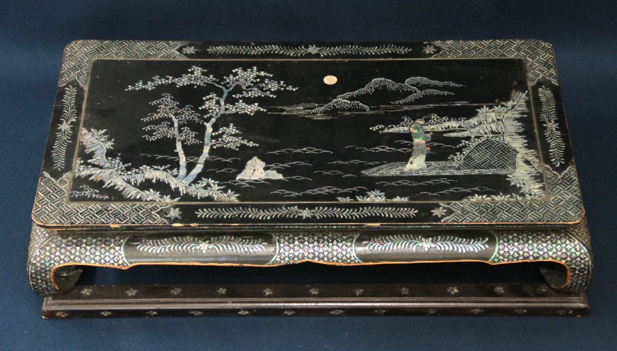 古い漆器　螺鈿仕女小机　中国？　日本？　美術工芸品