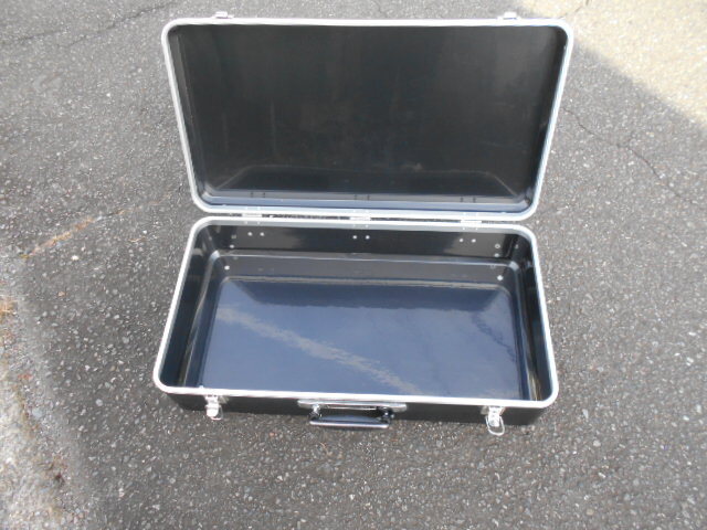 ★　カギ２個付き　プラスチック+樹脂コーテイングケース　６３０（Ｗ）×１６５（Ｈ)×３４０（Ｄ）重量2・１５㎏　中古　★　