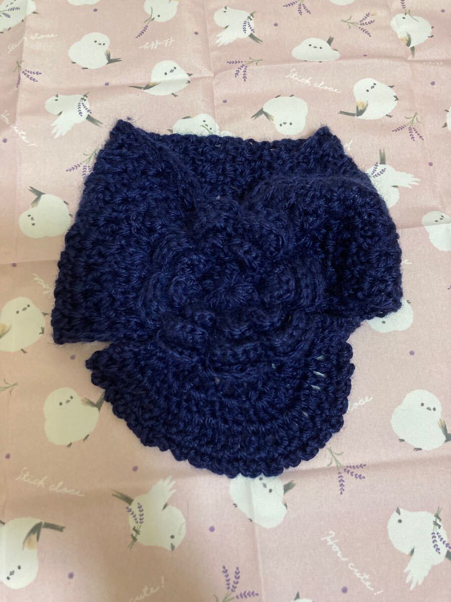 ハンドメイド ☆ミニマフラー☆お花☆手編☆紺色☆7