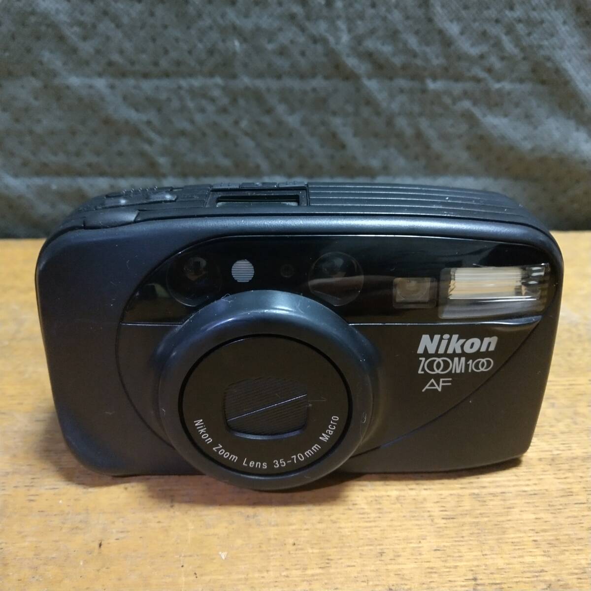 【良好品】★Nikon ZOOM 100AF コンパクトフィルムカメラ ブラック 表示パネル欠損あり★完動品★