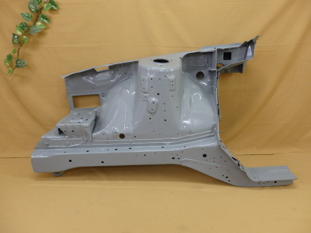 C964 特A 貴重 日産 純正 当時物 絶版品 ★ レパード 前期型 F31系 GF31 サイドフレーム＆インナー フェンダー (右側 錆止め塗装済み)