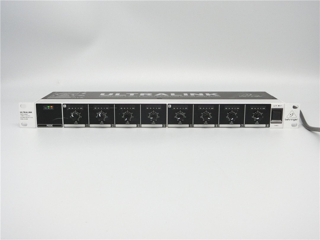 中古品　BEHRINGER/べリンガー　DS2800　ディストリビューター/スプリッター　通電確認済　ジャンク品　送料無料