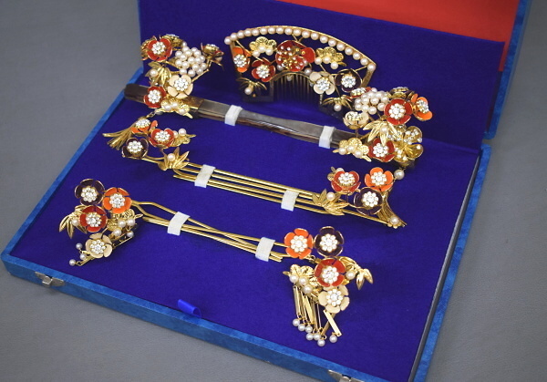 A56-1【凛々】即決 中古品 和装 花嫁 結婚式 婚礼 髪飾り 簪 セット パール 花