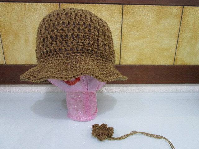 ニット帽 ハンドメイド バケットハット 手編み 帽子 手作り コサージュ 秋 冬 ブラウン 防寒 毛糸 ニット 編み物