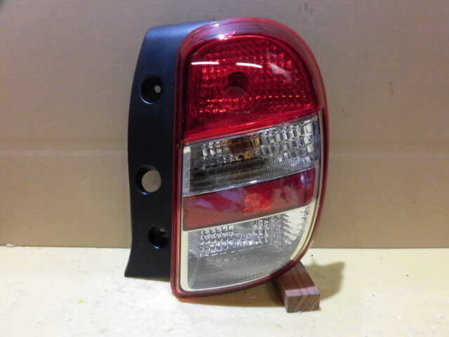 (Ｎ100-G2) マーチ K13 中古純正右テールライト T001