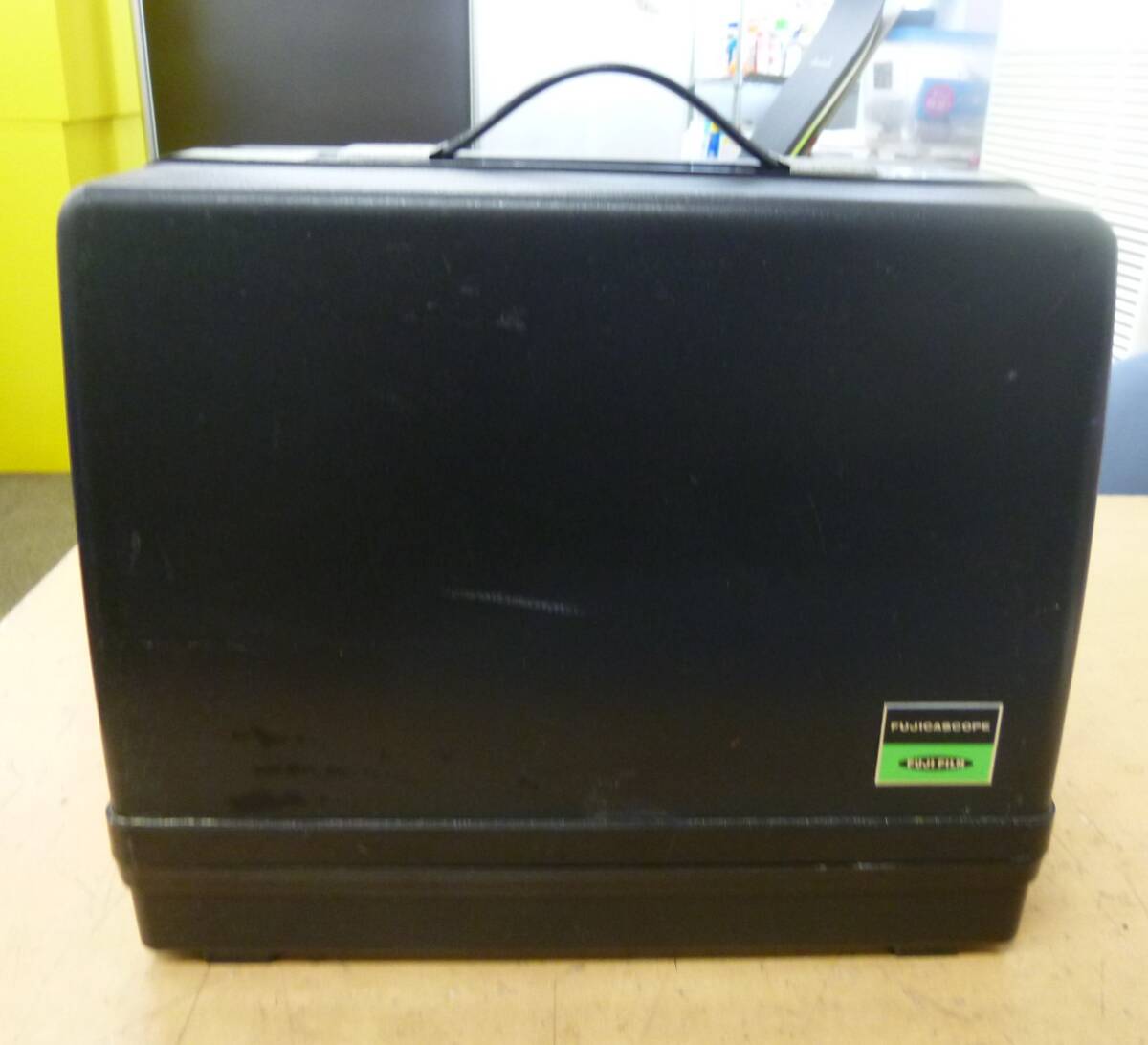 中古(ジャンク) FUJICASCOPE フジカスコープ M35 映写機 [Q-110] 送料無料(北海道・沖縄・離島・佐川急便中継料金がかかる地域は除く)