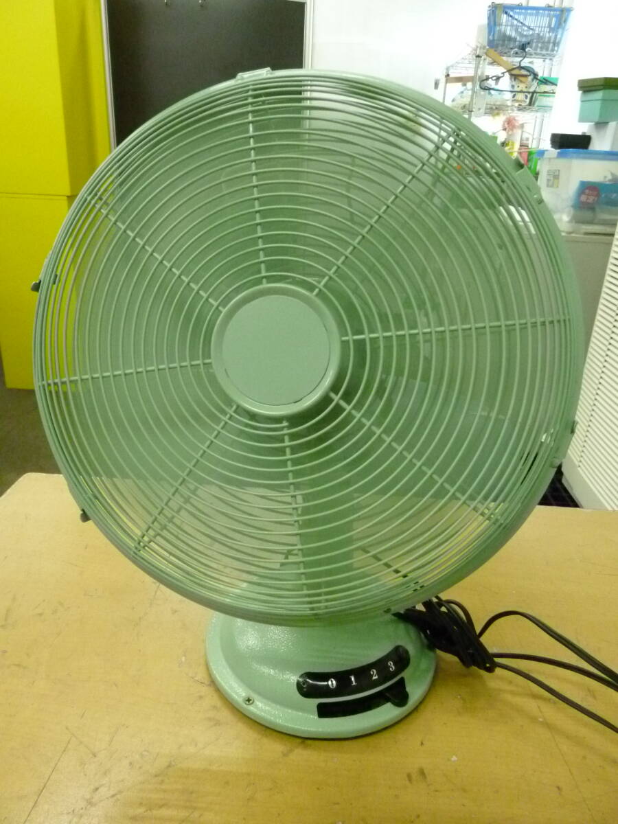 中古　レトロ扇風機　　2012年製　　高さ約40㎝【R-25】送料無料（北海道・沖縄・離島・佐川急便中継料金がかかる地域は除く）