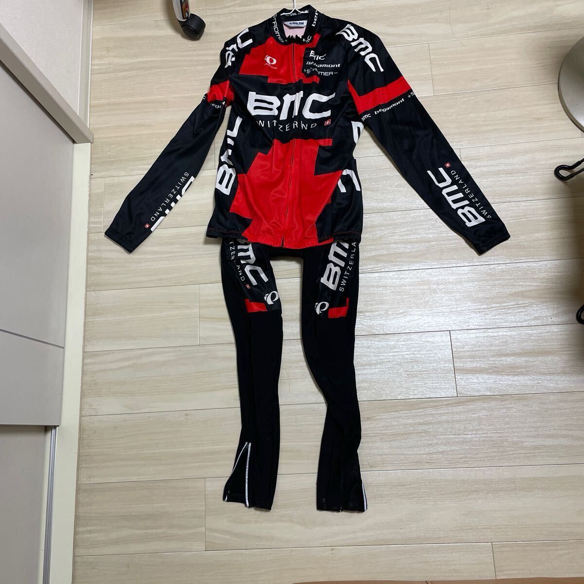 パールイズミ製　プロサイクルチーム　BMC 長袖ジャージ　ロングビブパンツ　上下セット　サイズ　ジャージ　Ｌ　ビブパンツ　S