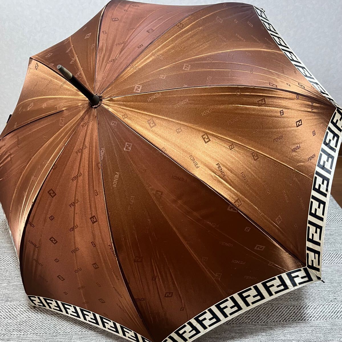 FENDI フェンディ　ズッカ柄　FF柄　総柄　メタリック　ブラウン　晴雨兼用長傘