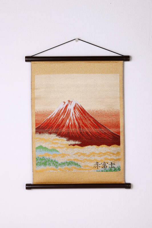 綾絹織りタペストリー　赤富士 33-1160A　新品　送料無料　京都製