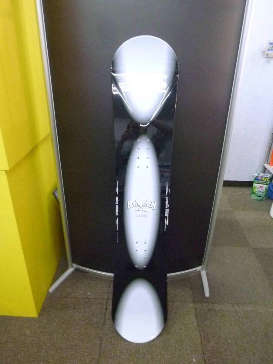 中古★　BADBOY　スノーボード板のみ　長さ約143㎝【R-40】送料無料（北海道・沖縄・離島・佐川急便中継料金がかかる地域は除く）