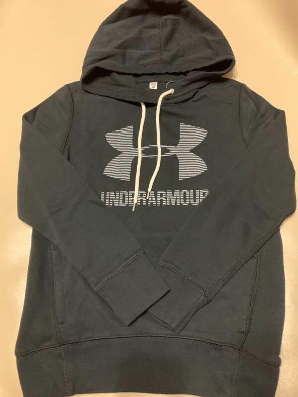 UNDER ARMOUR・レディースパーカー・サイズSM・新品