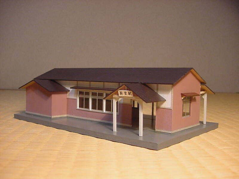 LED照明付きHOサイズ　JR西日本関西本線　新堂駅の模型　201９年解体の旧駅舎