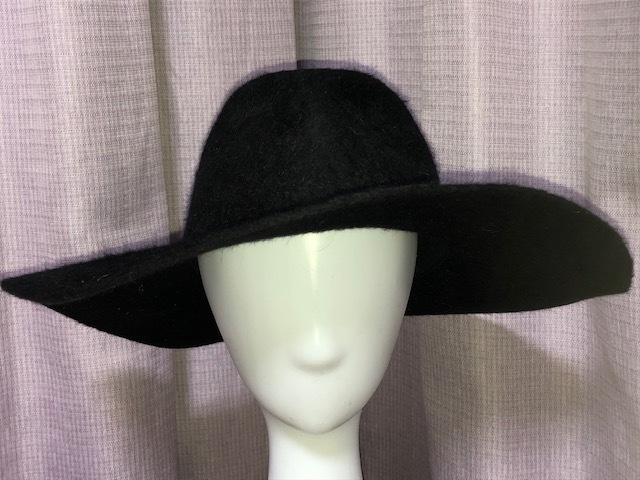 訳アリ!未使用!レディガガ,ジョニーデップ等セレブ御用達Brand!Gladys Tamez MillineエレガントHandmade LA/USAキャペリンHat参考価6万4千!