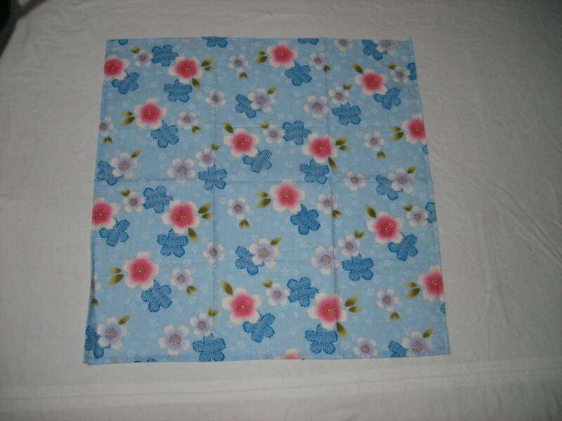 手作り、綿100％、60㎝の風呂敷、桜が咲いた、ブルー