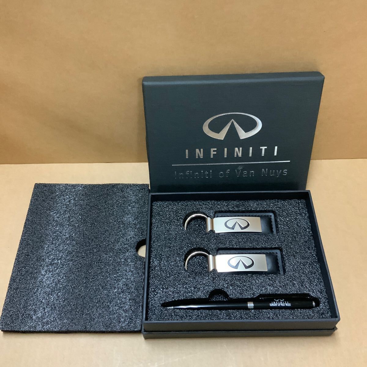 INFINITI of Van Nuys ボールペン&キーホルダー2点セット ギフト カリフォルニア ②PTHA0116-M60