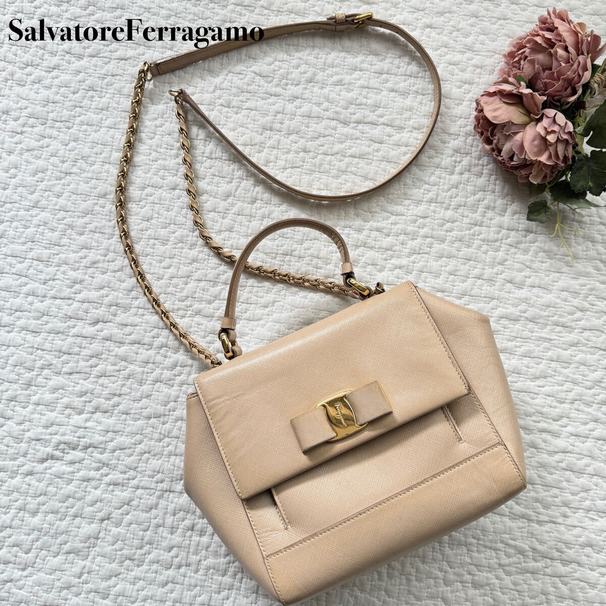SalvatoreFerragamo フェラガモ ヴァラリボン チェーン 2wayバッグ ショルダーバッグ ハンドバッグ ピンクベージュ レザー