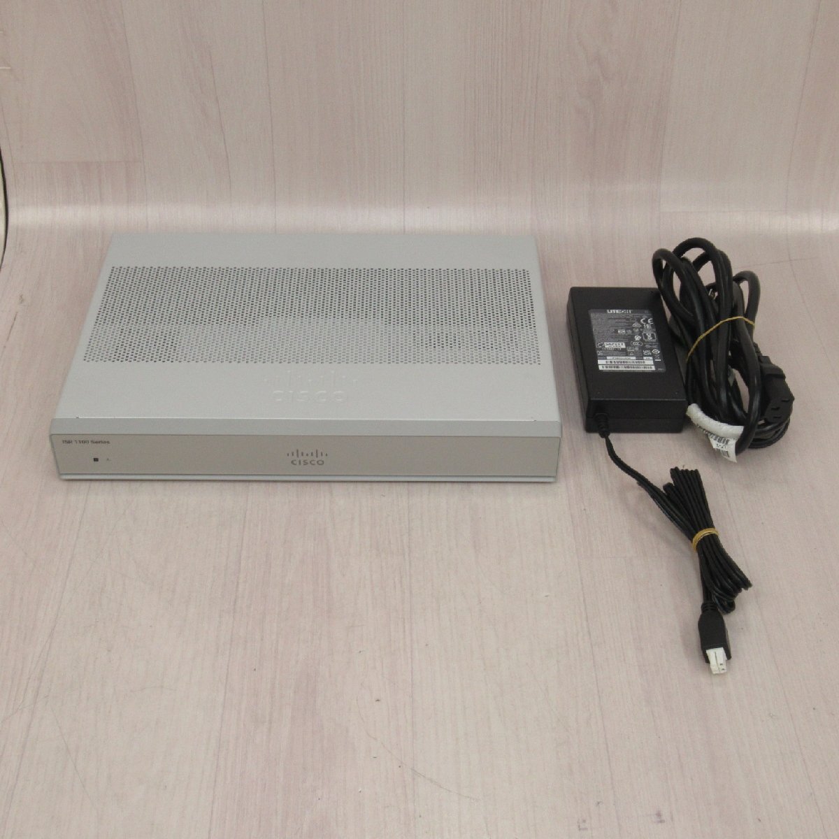 ▲CISCO C1111-8P Cisco1000シリーズ サービス統合型ルータ 工場出荷状態 configuration register:0x2102 保証有 RS 085