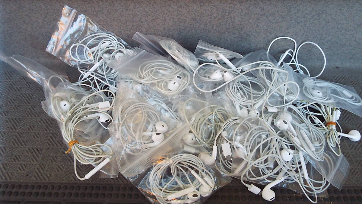 中古★ iPhone Apple EarPods with Lightning Connector アップル イヤホン イヤフォン 　 40点セット