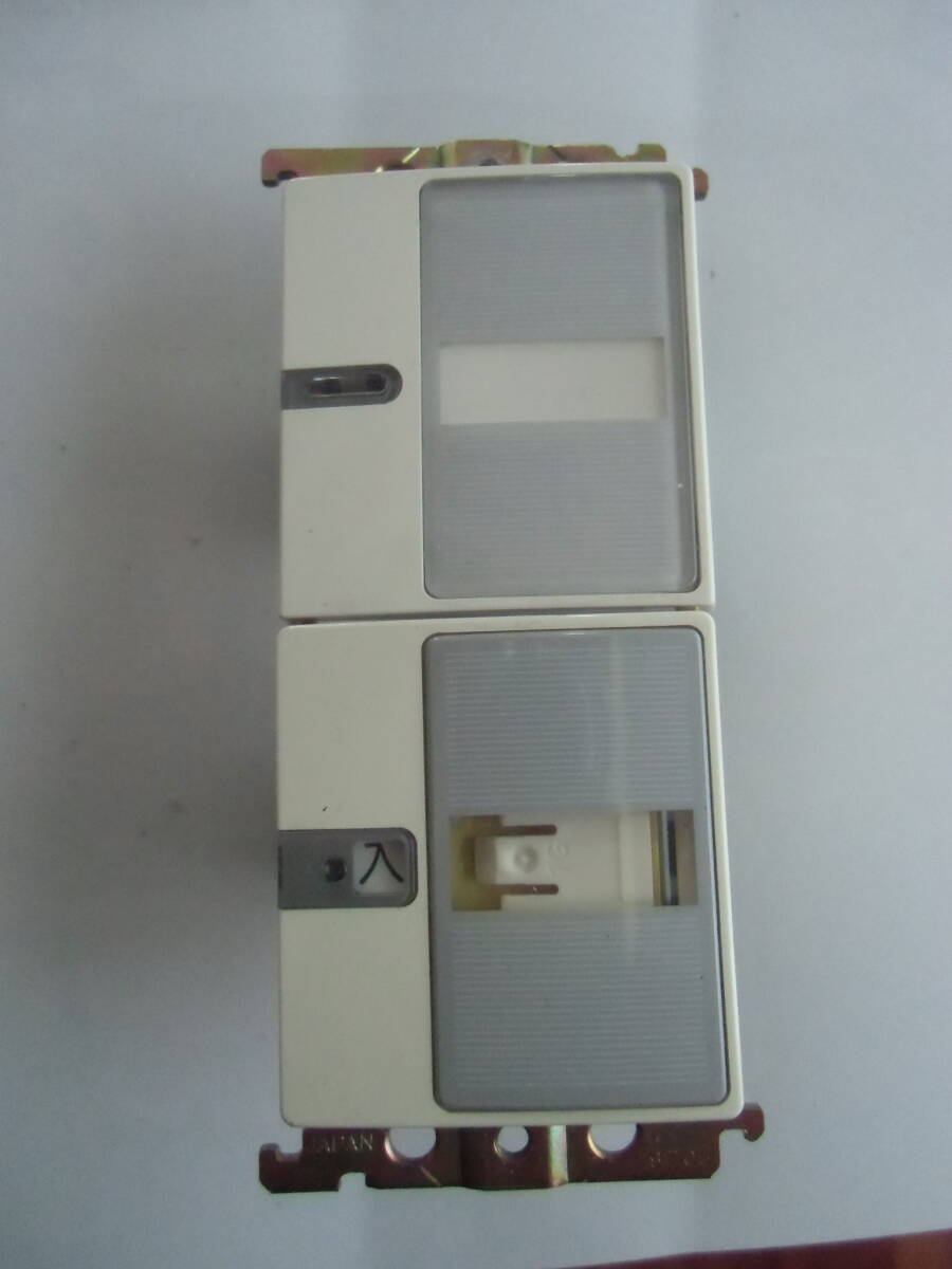 □Panasonic　壁スイッチ　コスモシリーズ２１　２連　中古品
