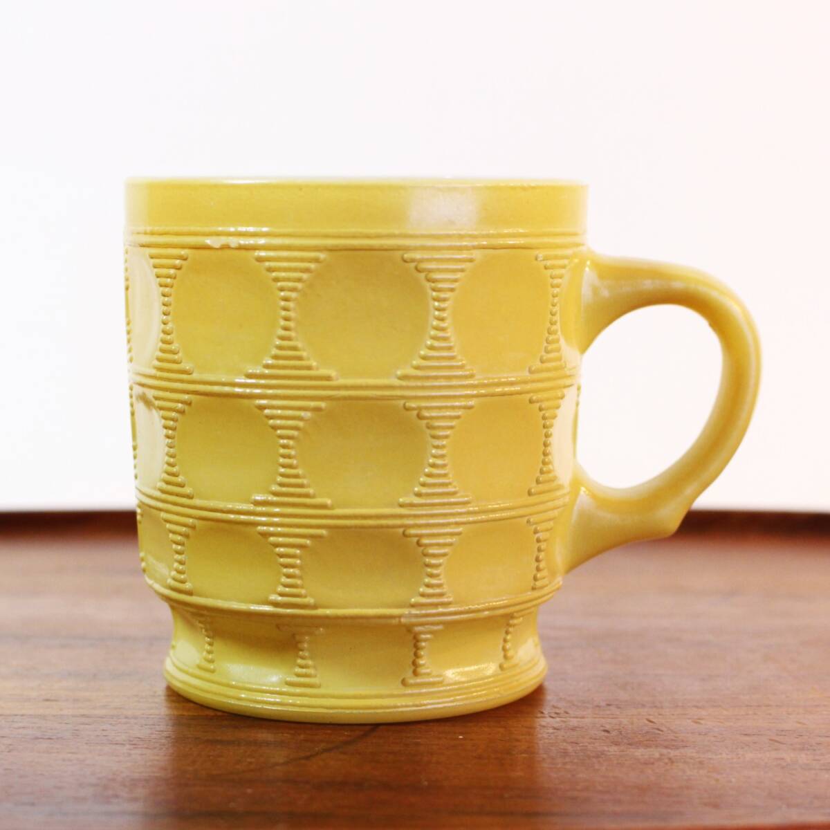 【送料無料】FIRE KING ファイヤーキング マグ マグカップ キャメロット 黄色 イエロー ヴィンテージ アメリカ製 USA