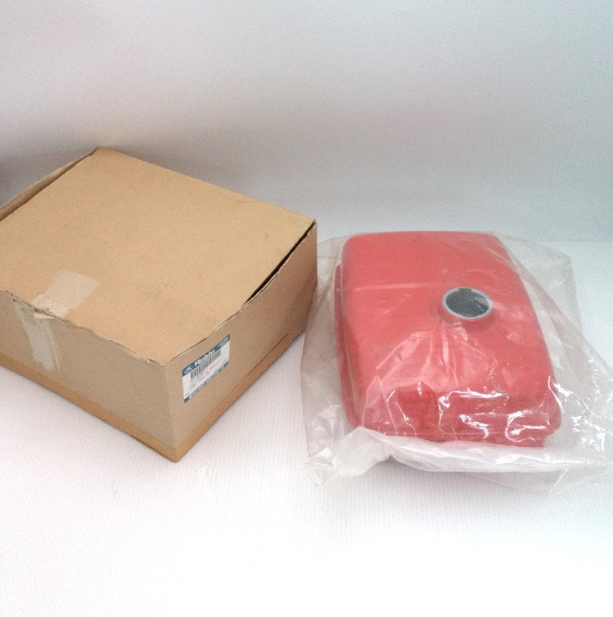 ロビン 「フューエルタンク CP DRS シンダイ」「107-60421-11」Robin 富士重工業 現品のみ 箱入 農業機械 燃料タンク エンジン【道楽札幌】