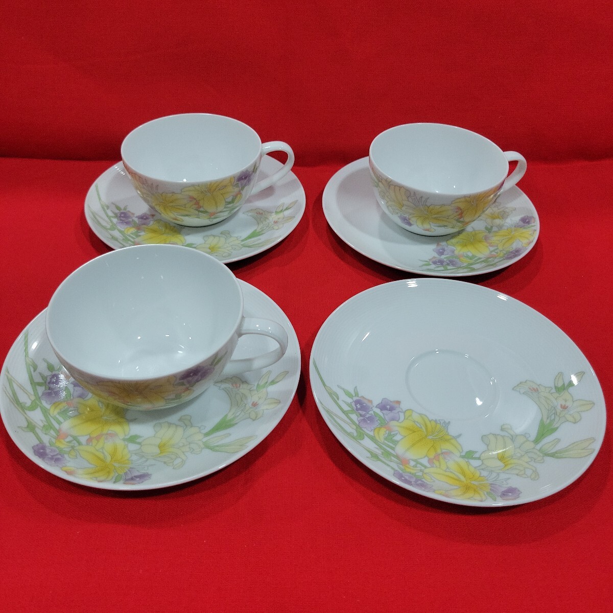 №7830 USED ノリタケ 食器 ティーカップ口径約9㎝×3客 ソーサー直径約15㎝×4枚