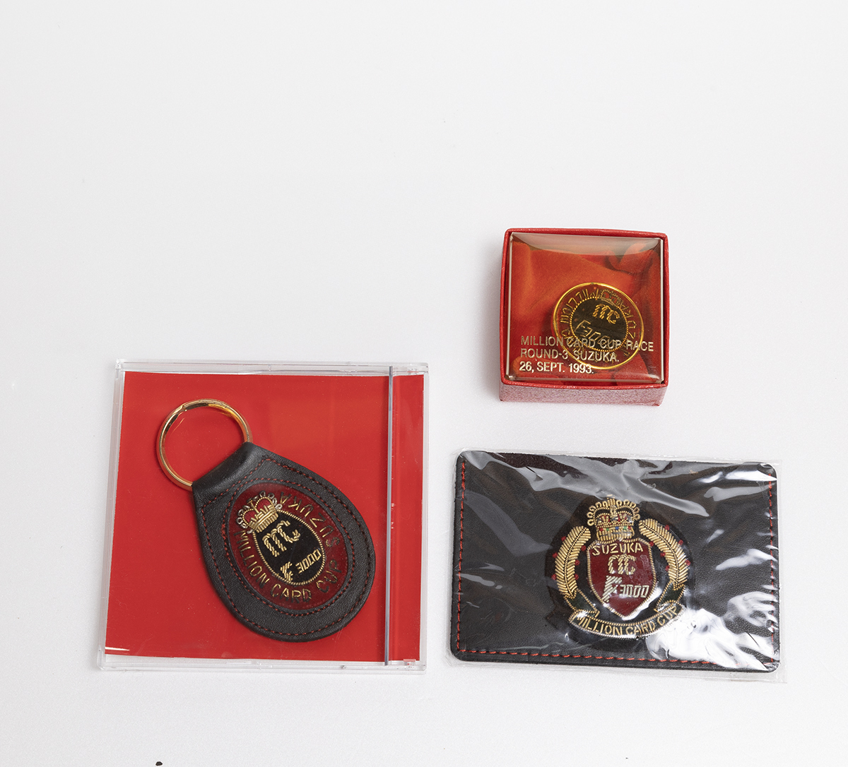 鈴鹿F3000 ミリオンカードカップレース MILLION CARD CUP 金モール エンブレム キーホルダー・パスケース・ピンバッジ　セット　未使用