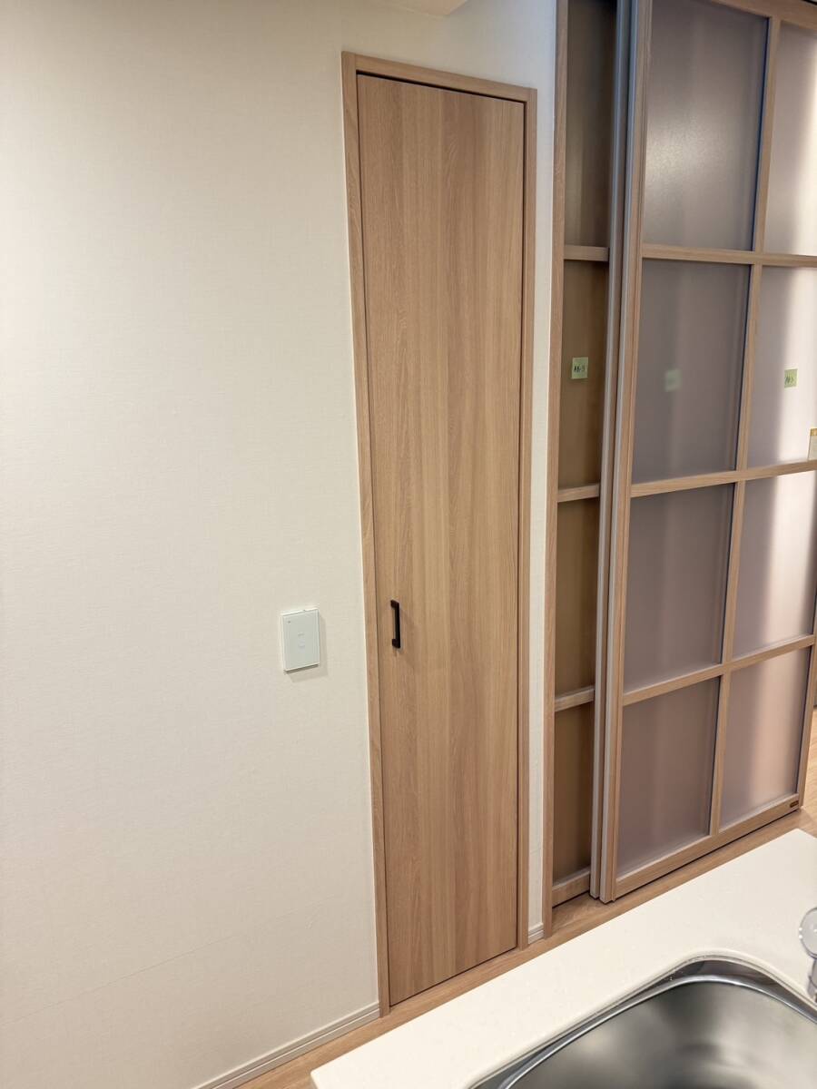 AB-7◇モデルルーム展示品◇建具 収納扉 枠付 リフォーム リノベーション