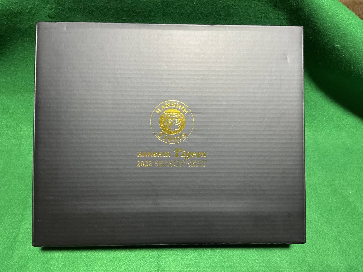 阪神タイガース 2022 SEASON SEAT 保冷バッグ (その他のカテゴリーにもたくさん出品しています。 出品者＊＊＊＊＊＊＊さんをクリック)