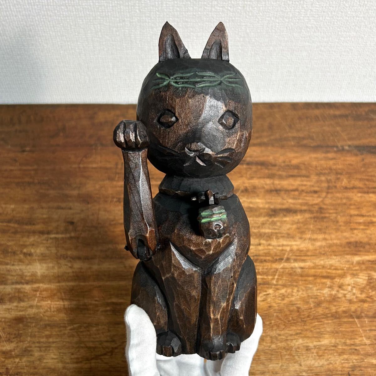 阿部紀男 木彫 招き猫 高さ23.6cm 「紀」 KIDAN アイヌ紋様 北海道 美唄 民芸品 美術工芸品 置物 彫刻 アート ネコ